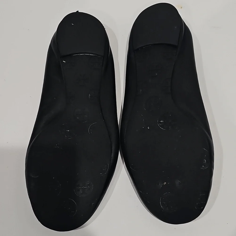 Tory Burch black leather Reva flat Size 8 Silver Logo